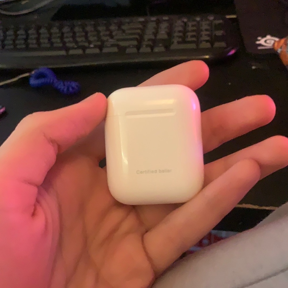 Apple AirPod —MISSING 1– WITH Charging case